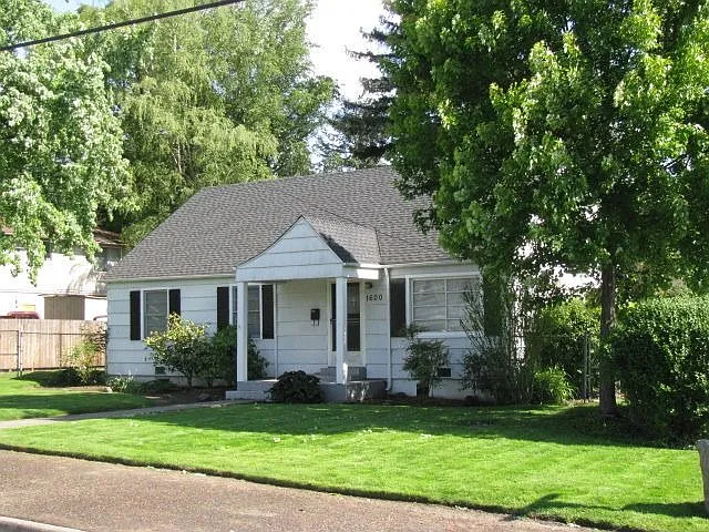 1600 Crown Ave photo 1