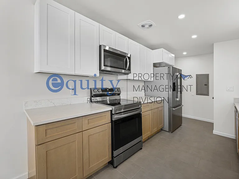8894 S 540 E — Photo 6