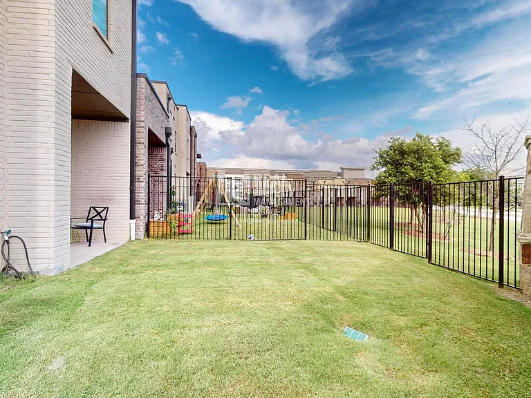 1077 Maverick Dr — Photo 39