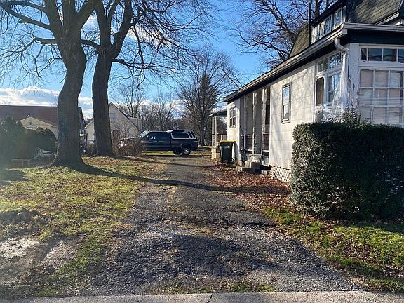 2nd image of 124 S Green St