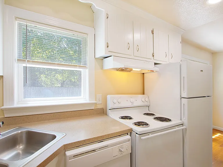 Colony Apartments — Photo 10