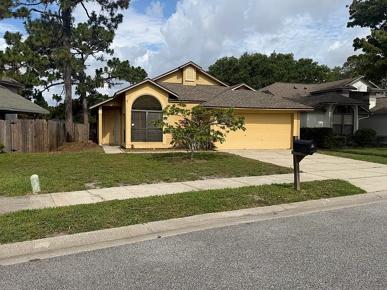1012 Henson Ct — Photo 1