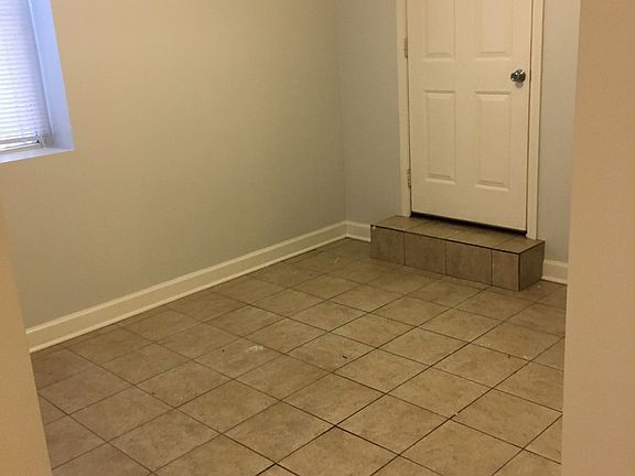 4th image of 2036 N Honore St #G