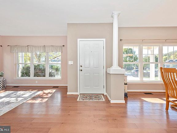 3rd image of 5662 Heatherfield Pl