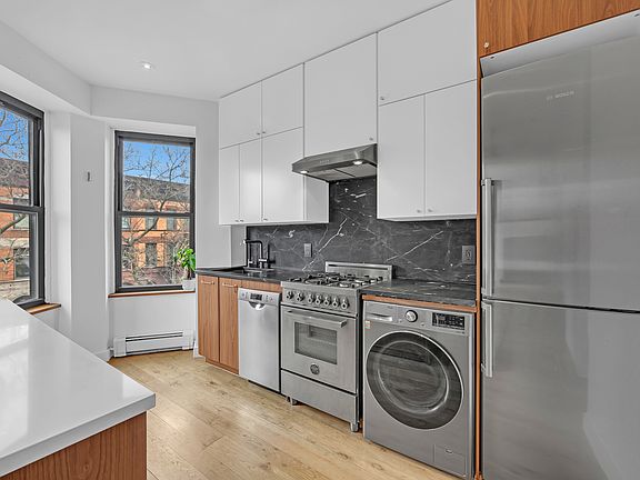 5th image of 632 11th St APT 6