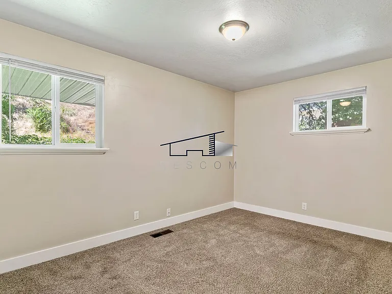 1334 Henderson Dr — Photo 16