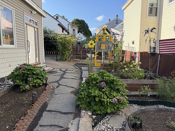 4th image of 61 Butterfield St