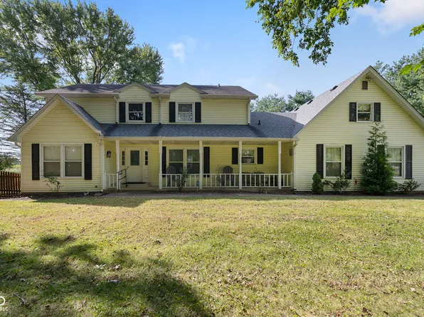 2767 E Charmil Dr, Mooresville, IN 46158