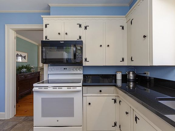 5th image of 82 Penacook Road