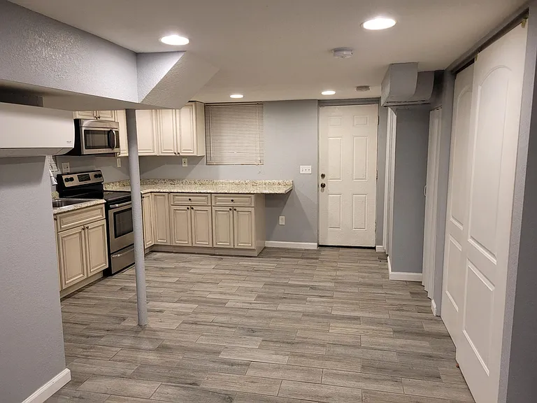 3606 Dixon St — Photo 4