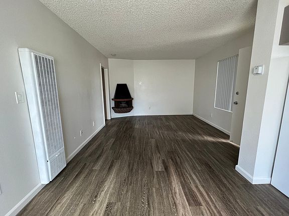 3rd image of 1032 Beryl St #8