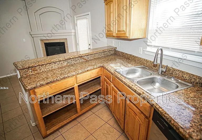 528 Green Village Ct #B — Photo 8