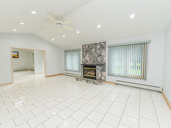 5th image of 907 Pixley Rd