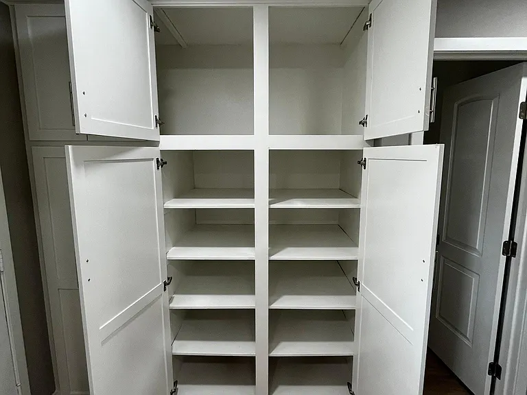 1 Bedroom - Hallway Closet Storage