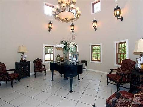 5th image of 2505 De Soto Blvd