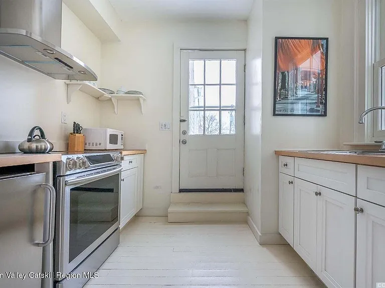 613 Warren St #1 — Photo 11