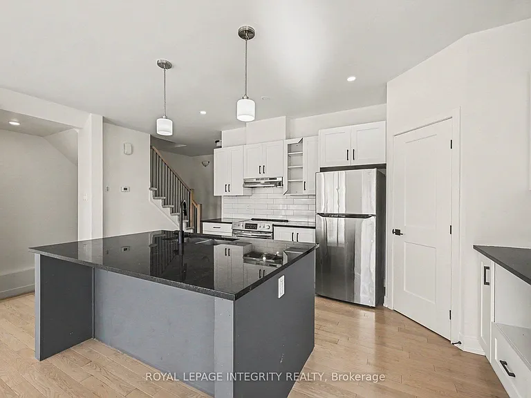 148 Thomas St S — Photo 9