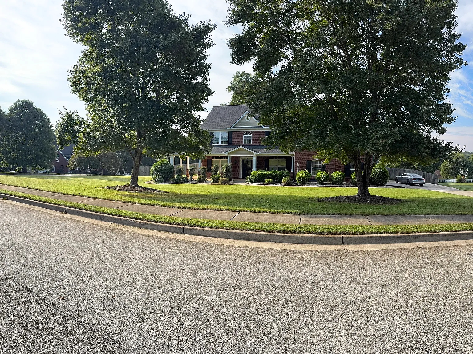 5 bed, 3176 sqft, $3,200 — Photo 2