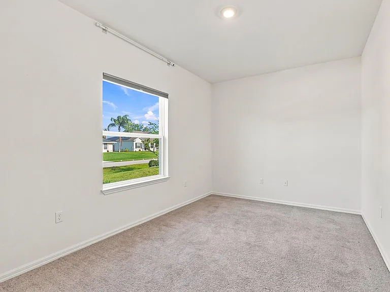 1261 SW Curry St — Photo 16