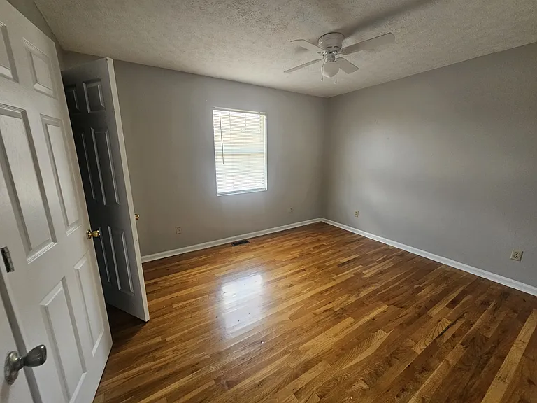 214 S Keeneland Dr #B — Photo 2