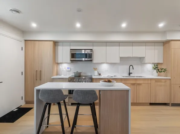 1937 Templeton Dr #1, Vancouver, BC V5N 0C2