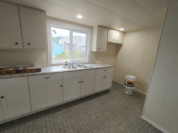 Stove and refrigerator to come.