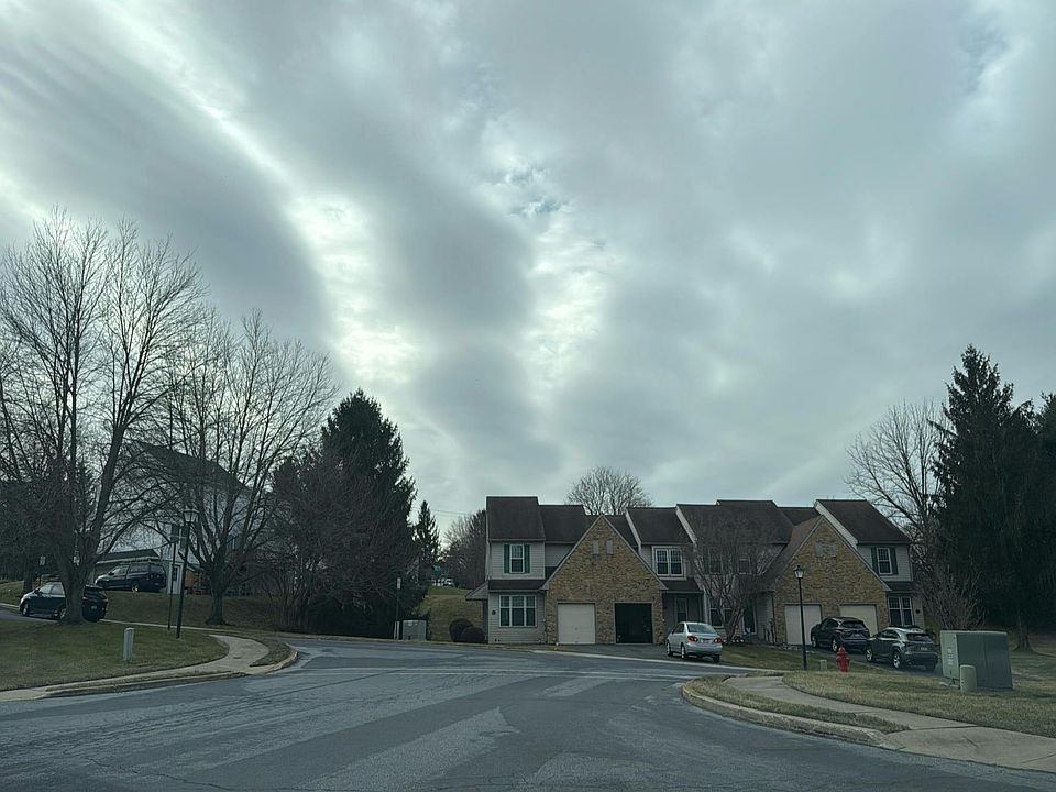 2nd image of 13 Winterset Ct