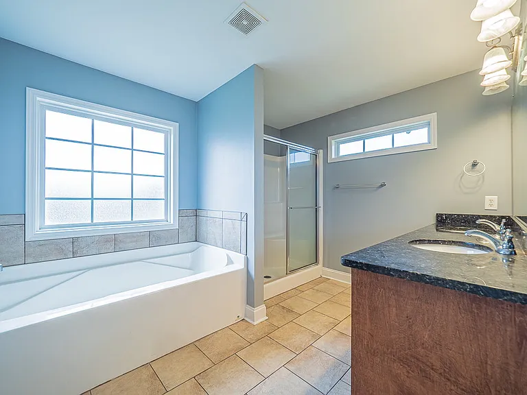 2740 Foxcroft Cir — Photo 30