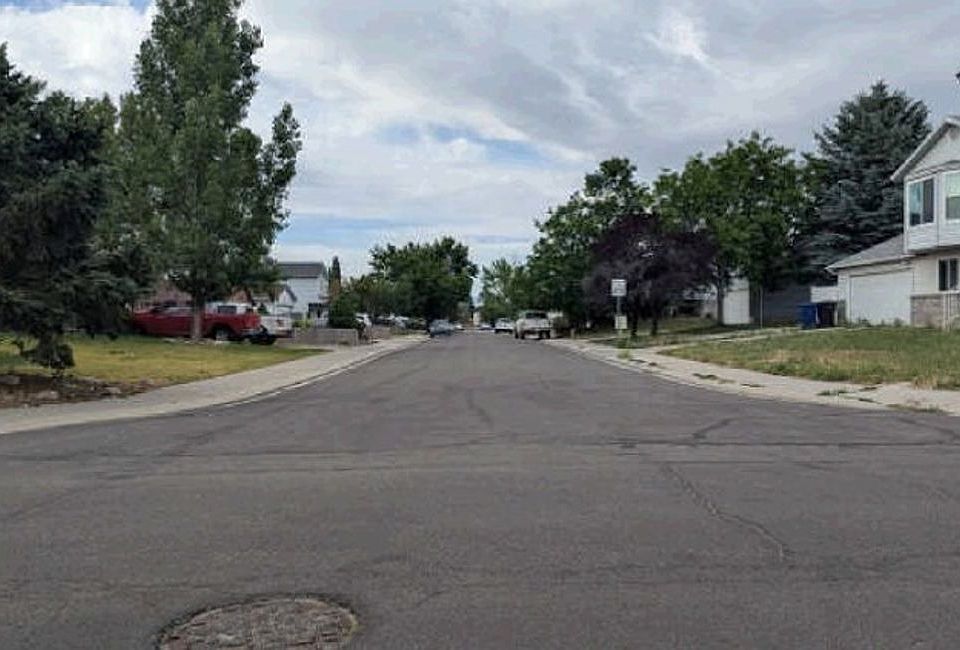 Exterior Neighborhood (street photo)