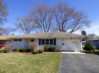 327 Wallace Ave, Crystal Lake, IL 60014