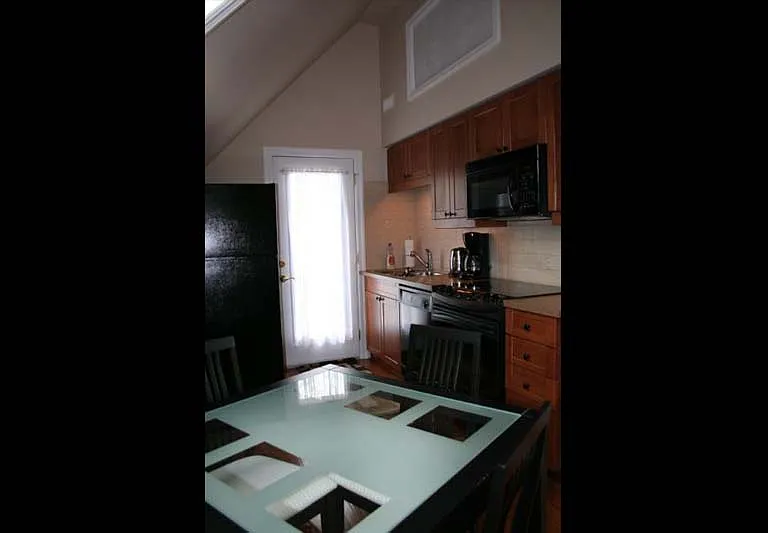 598 Princess Ave #3 — Photo 6