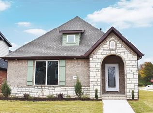 606 N Malbec Rd, Fayetteville, AR 72704