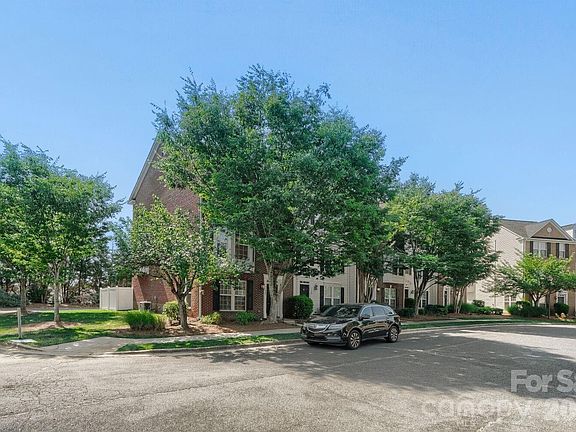 3rd image of 11405 Destin Ln