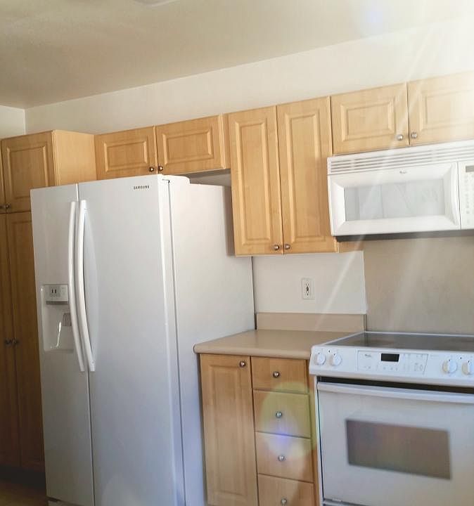 Kitchen w/appliances