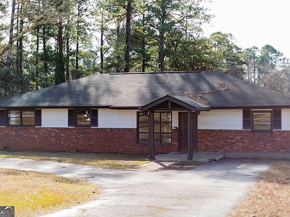 2nd image of 203 S Chilton Cres