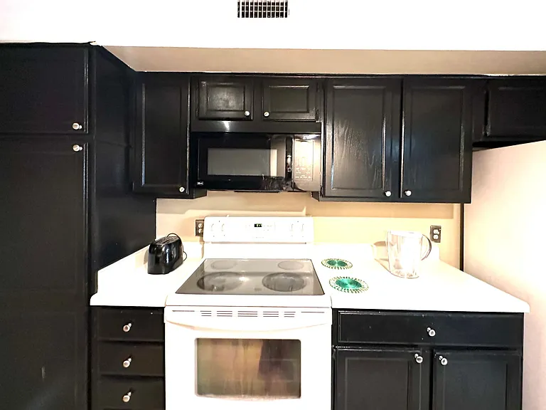 600 NW 4th St #205 — Photo 13