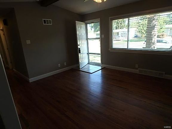 4th image of 2340 Oriole Dr