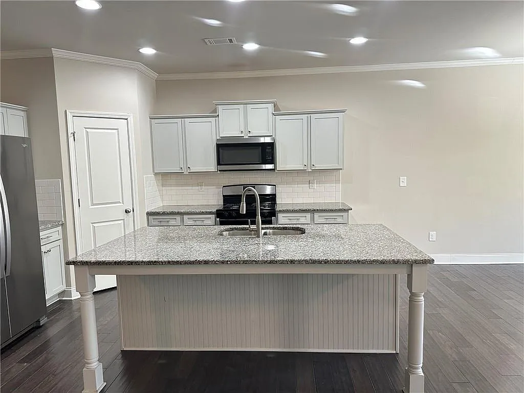 3 bed, 2.5 bath, 2201 sqft, $2,200 — Photo 4