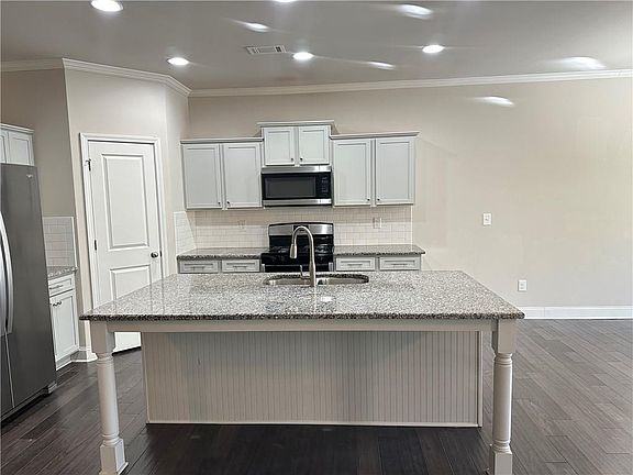 4th image of 2045 Wheylon Dr