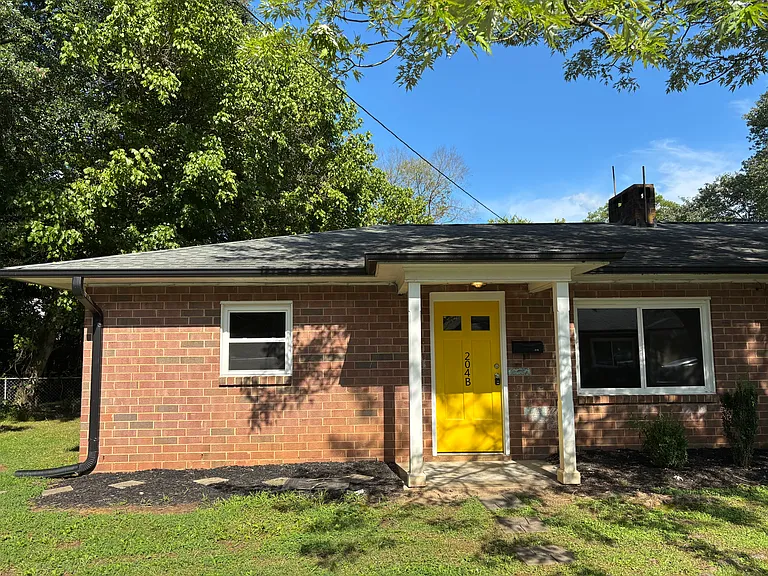 204 Westview Dr #B — Photo 1