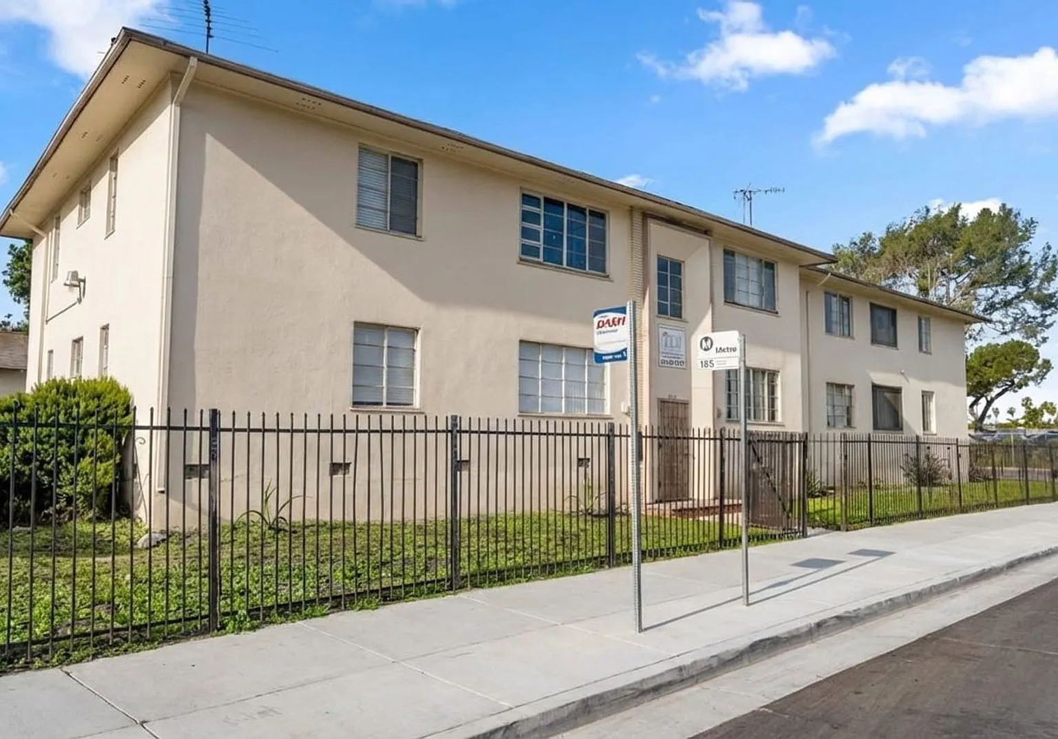 2 bed, 1.0 bath, 825 sqft, $2,062 — Photo 2