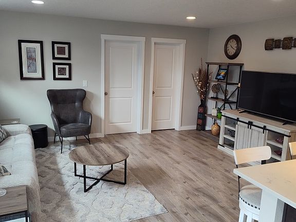 4th image of 100 SE 100th Ave