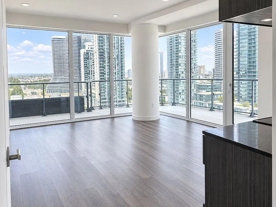 448 Burnhamthorpe Rd W #1304