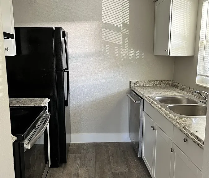 1426 Spring Ln #2 — Photo 4