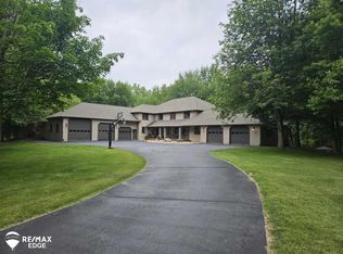 8290 Burleigh Rd, Grand Blanc, MI 48439