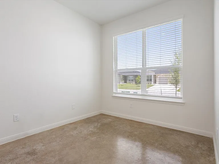 Front bedroom 3