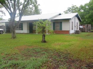 509 Wilson St, Edna, TX 77957