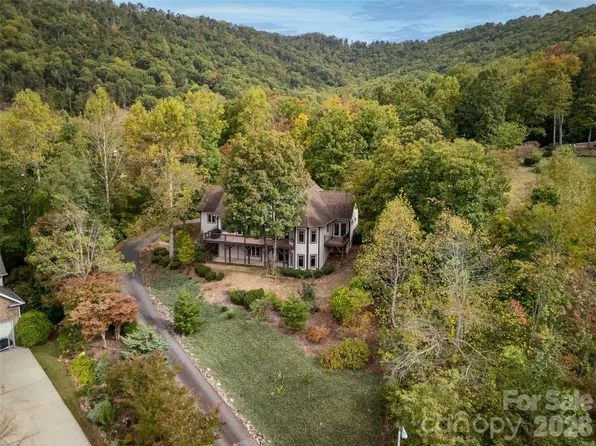 142 Twin Courts Dr, Weaverville, NC 28787