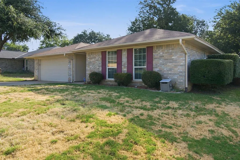 3 bed, 2.0 bath, 1620 sqft, $2,700 — Photo 1