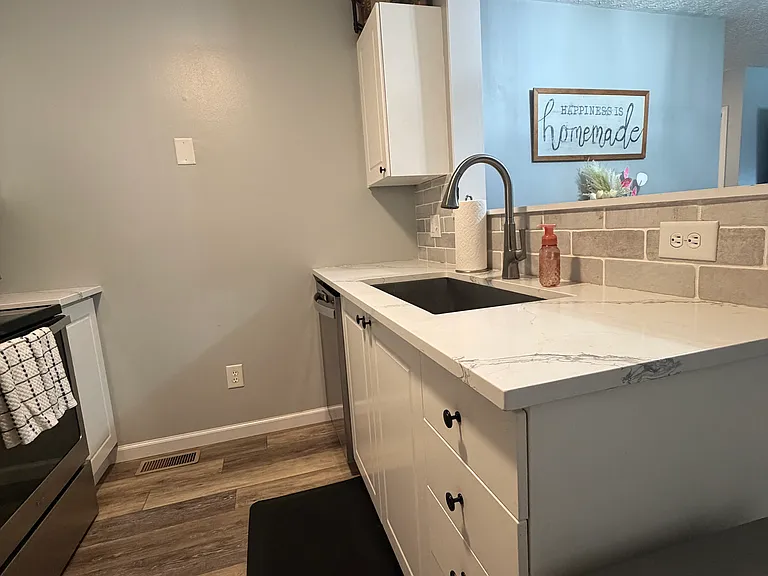 9135 Parkpoint Ln — Photo 8